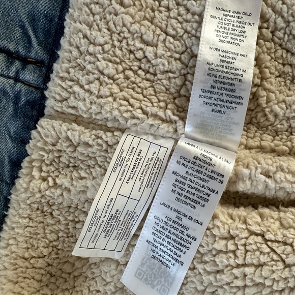 True Religion Trucker Jacket  M Sherpa Lined PorkChop Denim Distressed, Classic - Picture 8 of 13